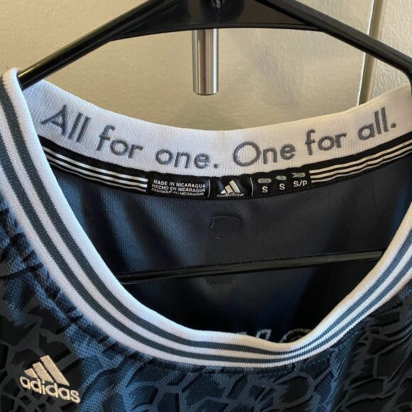 Kyrie Irving Cleveland Cavaliers Limited Edition Jersey Edition Size Small RARE - Picture 3 of 3